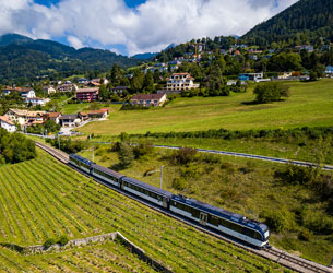 Bahn-Wandern durch Tessin